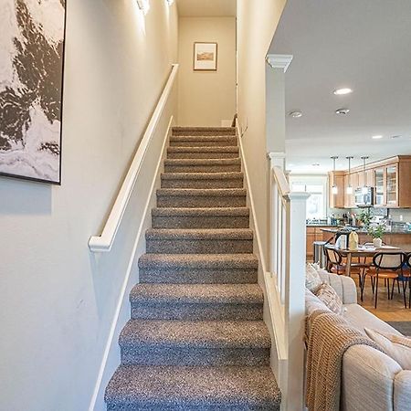 Exquisite Central Townhome With Spacious Loft And Gourmet Kitchen Seattle Exterior photo