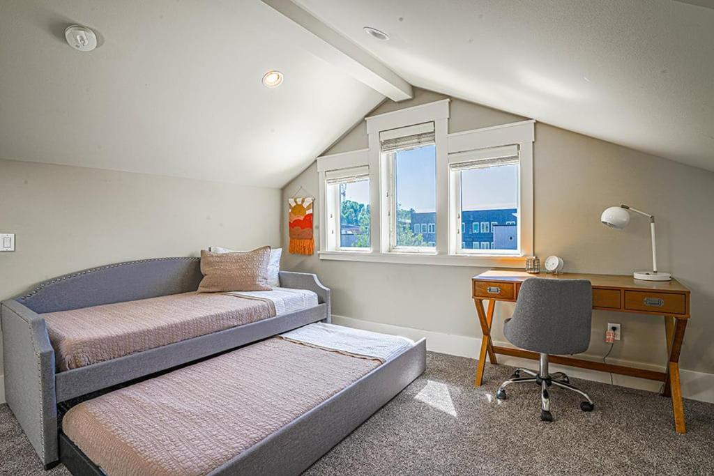 Exquisite Central Townhome With Spacious Loft And Gourmet Kitchen Seattle Exterior photo