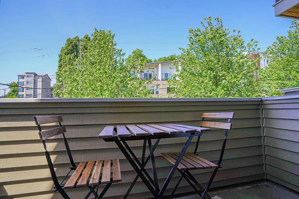 Exquisite Central Townhome With Spacious Loft And Gourmet Kitchen Seattle Exterior photo